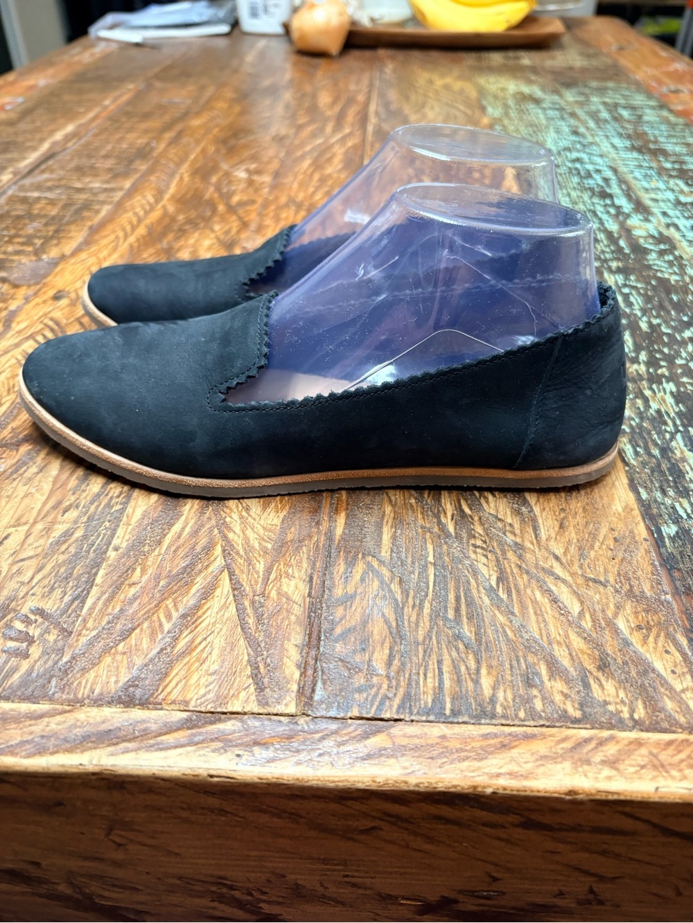 UGG Vista Slip-on Flats In Black Nubuck Leather Suede Black Scallop-Trim Size 7 - Picture 6 of 11